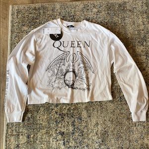 Urban Outfitter DAY Queen Crest Long Sleeve-Small